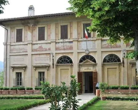 Petit Maison Trevi